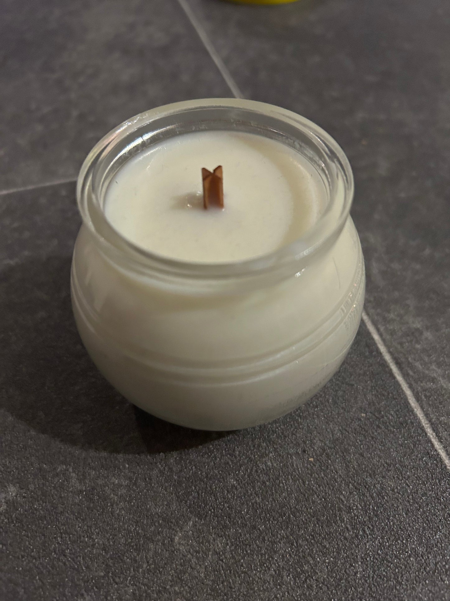 Duftkerze - Marzipan Duft - mit Farbauswahl - im Glas